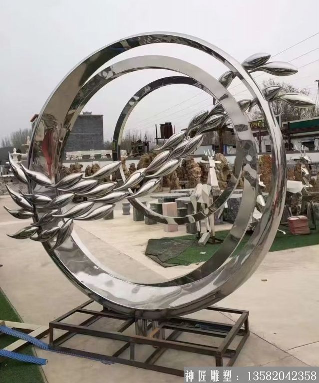 不銹鋼鏡面魚(yú)躍龍門(mén)雕塑