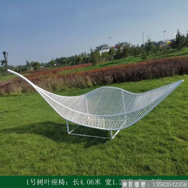 不銹鋼廣場(chǎng)坐凳雕塑，創(chuàng  )意坐凳雕塑