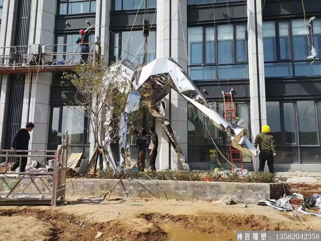 不銹鋼幾何鏡面長(cháng)頸鹿雕塑